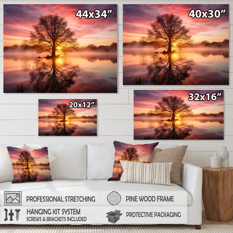 Arbre majestueux au coucher du soleil sur le lac de montagne I - impression, H 24 po x l 32 po x P 1 po, Cadre flottant doré
