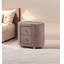 1pièce table de chevet en velours rose rembourrée avec deux tiroirs et pieds en métal chromé