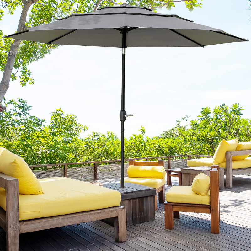 Parasol de patio 3 niveaux 9FT avec manivelle à bouton-poussoir inclinable gris clair, Gris clair
