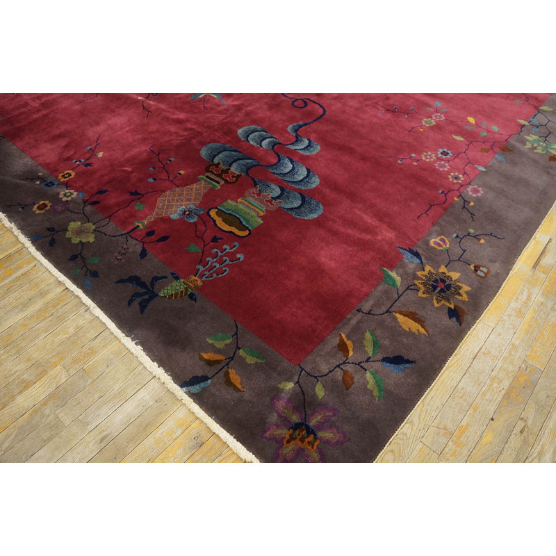 Tapis rouge antique à motif Art déco
