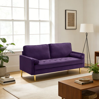 Canapé en velours de style rétro avec pieds et coussins en métal pour le salon ou la chambre à coucher.