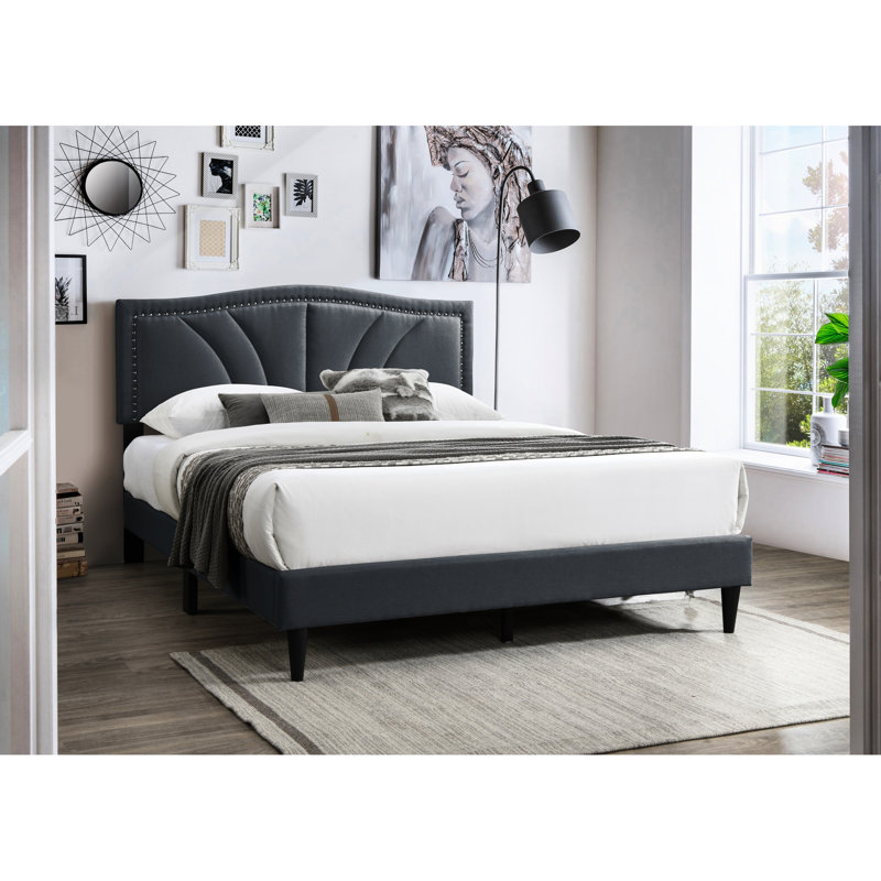 Grand lit en toile de jute gris anthracite, tête de lit élégante avec garniture cloutée, lattes en bois, tête de lit moderne sans sommier pour la chambre à coucher, design sophistiqué