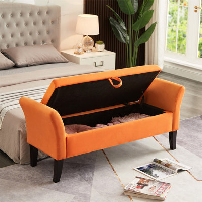 Banc de lit avec rangement spacieux, accoudoirs courbés et conception capitonnée pour les maisons modernes