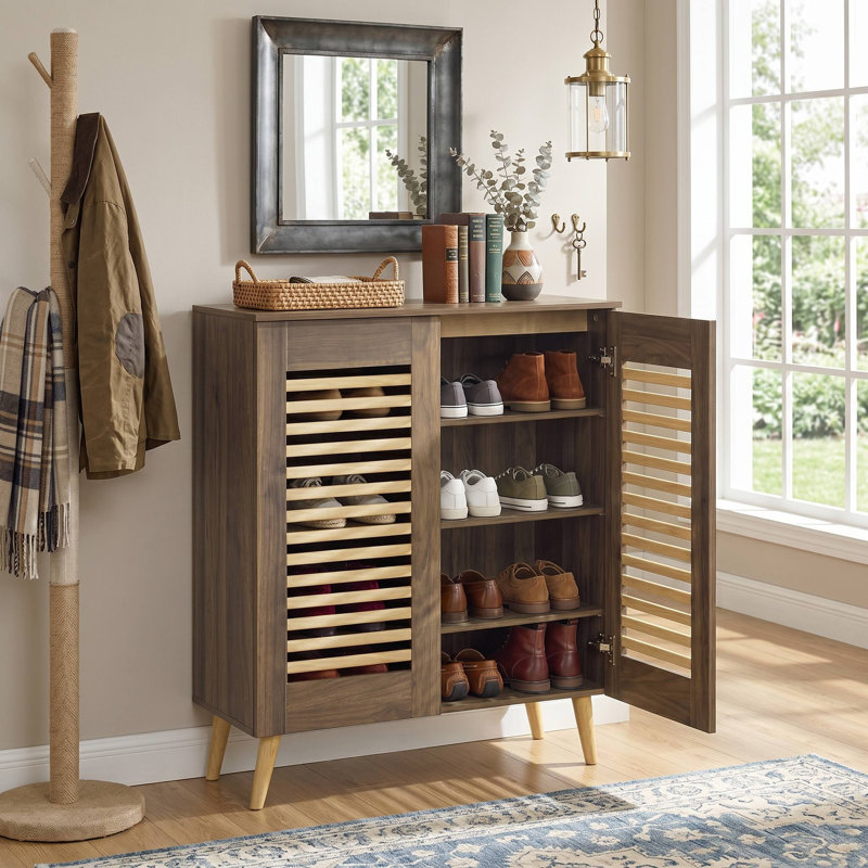 Armoire de rangement pour chaussures autoportante, portes à persiennes respirantes et tablettes amovibles réglables, conception anti-basculement convenant au vestibule