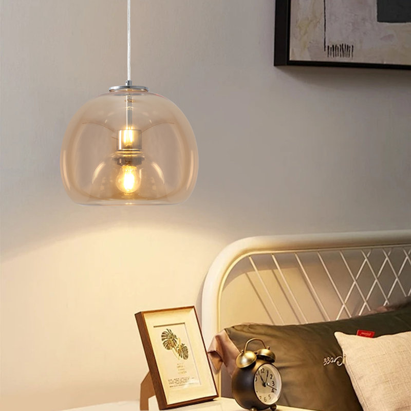 Luminaire suspendu sphérique moderne à 1 lumière avec abat-jour en verre ambré 9,8 po Govinda, Chrome / ambre