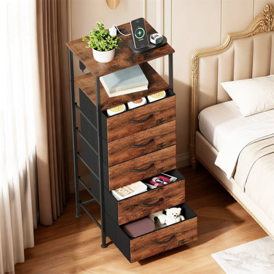 Table de chevet avec station de charge, table de chevet haute avec ports et prises USB, 5 tiroirs de rangement en tissu, petite table de chevet