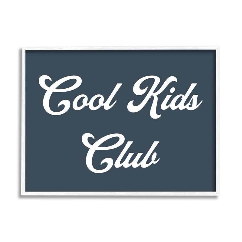 «Cool Kids Club», phrase rétro, typographie, bleu, blanc, ferme rustique, estampe numérique encadrée, art texturé par Daphne Polselli