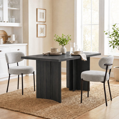 Table de salle à manger rectangulaire en bois Alyria de 63 po avec 2 chaises de salle à manger en cuir bouclé Sherpa