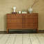Table simple et ronde avec pieds hauts