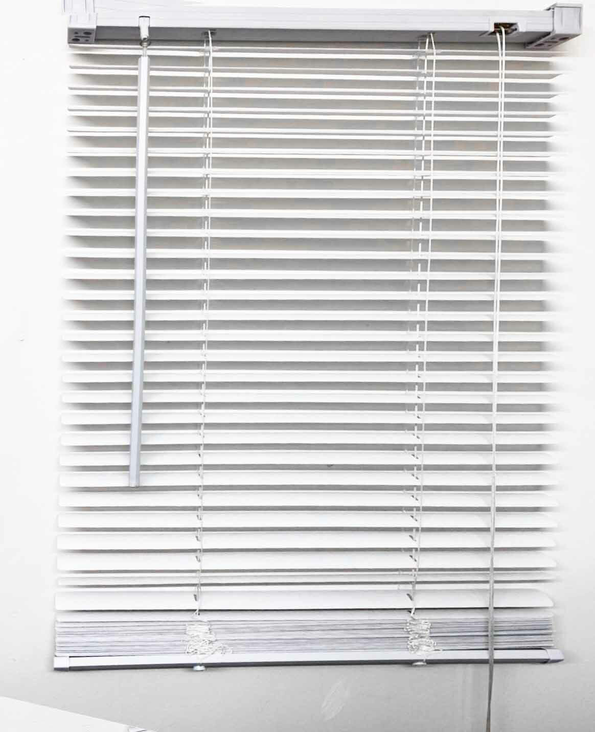 Pvc Venetian Blinds B&q PVC White Wood Effect Venetian Blind White 90cm ...