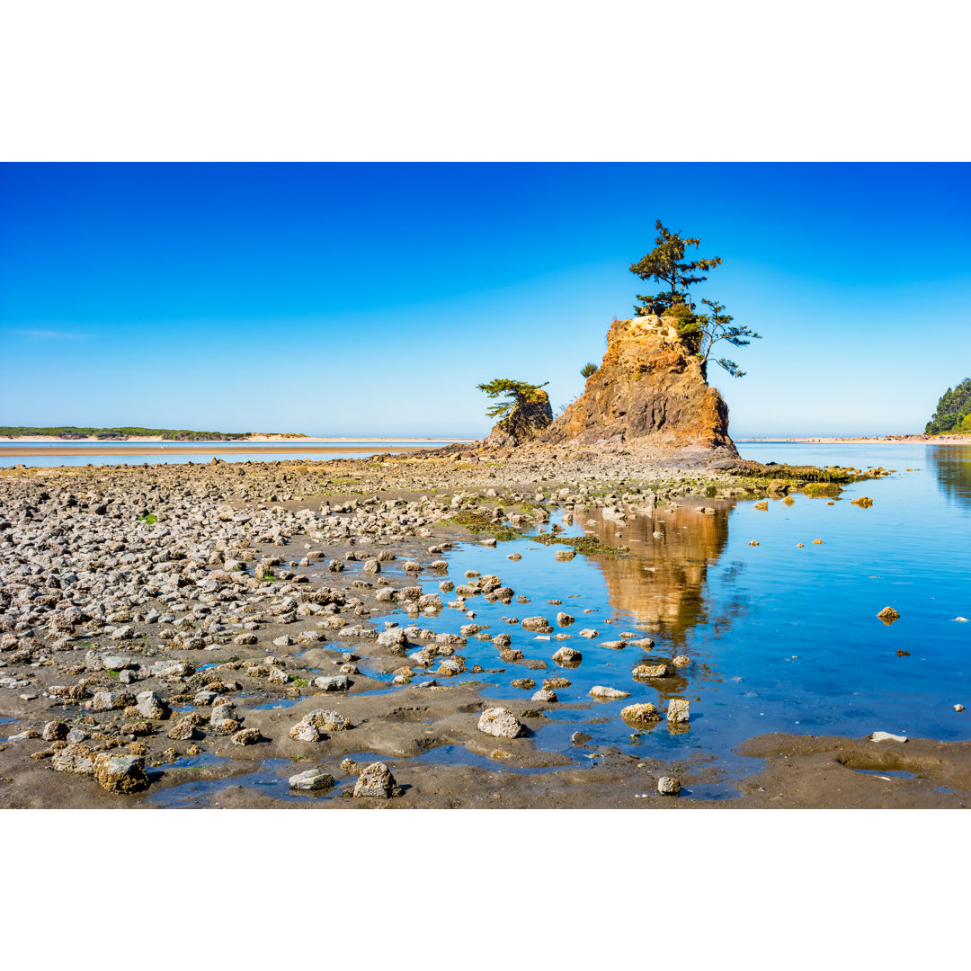 Strand und Felsformation von Benedek - Leinwandbild