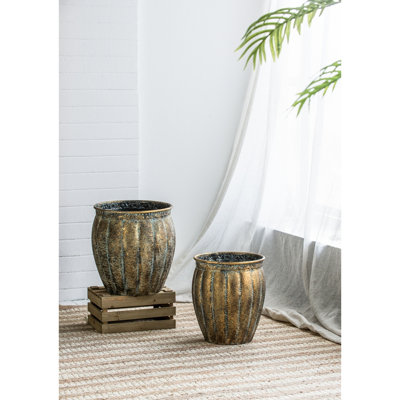 Ensemble de 2 pots de fleurs en fer vieilli, L: 13 x 13 x 14,5 po: 11 x 11 x 13,5 po