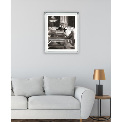 Marilyn Monroe Reading the Newspaper 1 Piece Wall Art