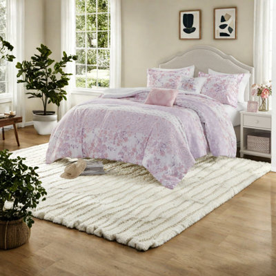 Hypoallergenic Pink Polyester Bedding Sets With Romantic Style