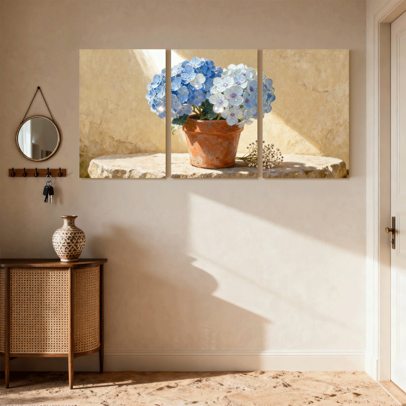 Fleurs d'hortensia dans un pot en terre cuite sur un ensemble de 3 impressions sur toile, H 36 po x l 72 po