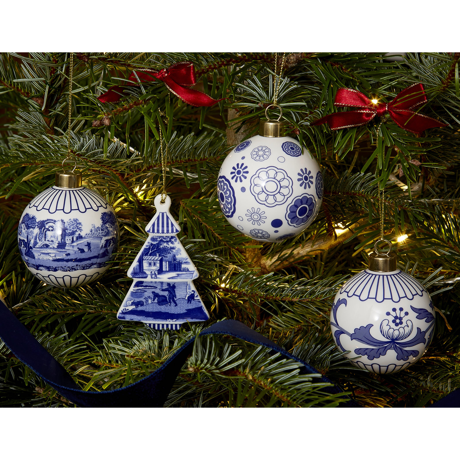 Spode Blue Italian Christmas Bauble Scenic