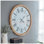Horloge murale surdimensionnée avec cadre en bois de sapin et chiffres en métal galvanisé Grant, parfait pour ajouter un charme rétro à n'importe quelle pièce