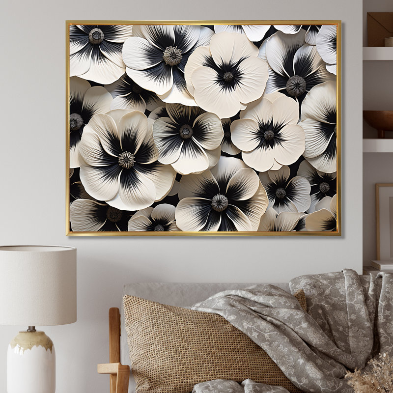 «White and Back Pansy Harmony I», reproduction sur toile, Cadre flottant doré, H 34 po x l 44 po x P 1,5 po
