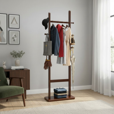 Portemanteau brun en forme d'arbre avec une base robuste. Modèle indépendant, compact et robuste. Peu encombrant et très pratique pour un usage domestique.