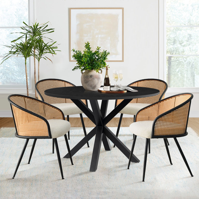 Ensemble de table de salle à manger pour 4 personnes Bertwalda avec table ronde de 39,4 po et 4 fauteuils rembourrés Boucle