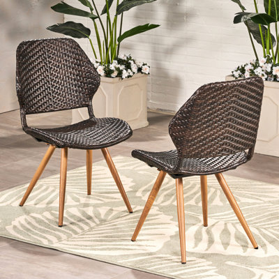 2 pièces de chaises d'extérieur élégantes - avec des pieds en fer et un siège de soutien pour les espaces de cadre de salle à manger de patio
