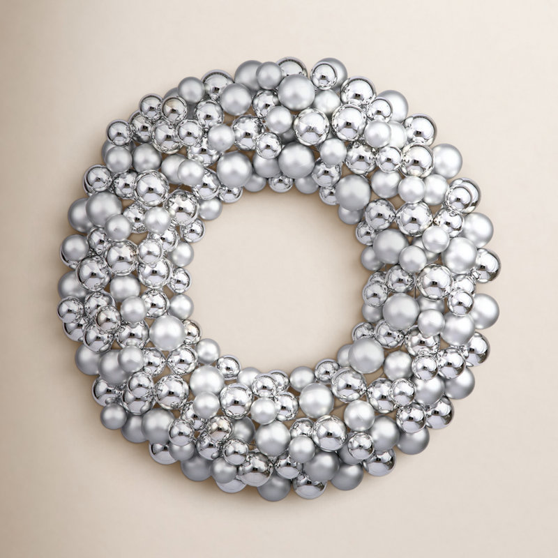 Couronne de boules brillantes et mates, L 24 po x H 24 po x P 3 po, Argent