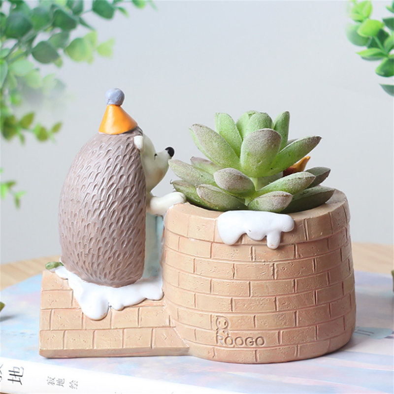 Analilia Statue Planter