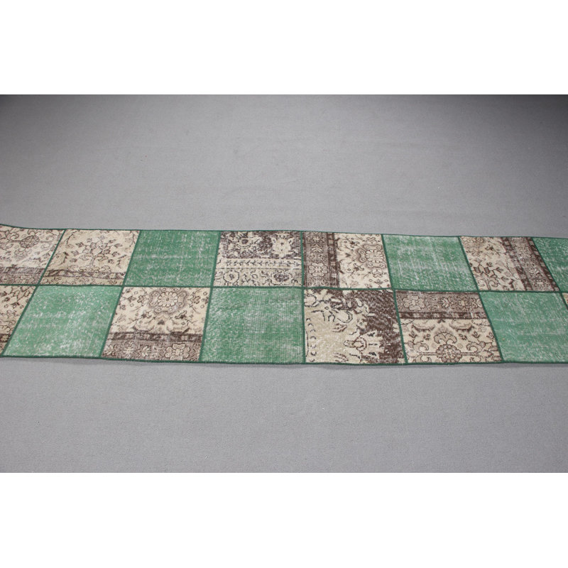 Tapis de couloir turc vert en patchwork de laine avec pompons, idéal pour les escaliers ou les couloirs