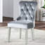 Chaises d'appoint classiques rembourrées en flanelle de 2 po avec anneaux en métal et dossier à oreilles en bois massif de luxe pour salle à manger avec boutons en cristal et miroir