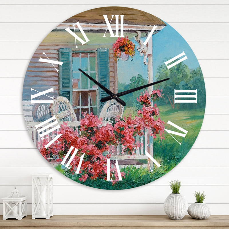 Maison en bois avec patio et fleurs rouges en fleurs - Horloge murale traditionnelle, Surdimensionné