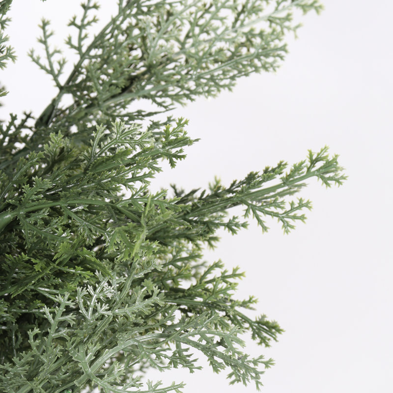 Cyprès artificiel 5 pi dans un pot en plastique noir, plante topiaire artificielle réaliste résistante aux rayons UV pour la décoration de jardin intérieur et extérieur