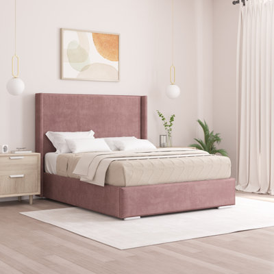 Chelby Upholstered Bed