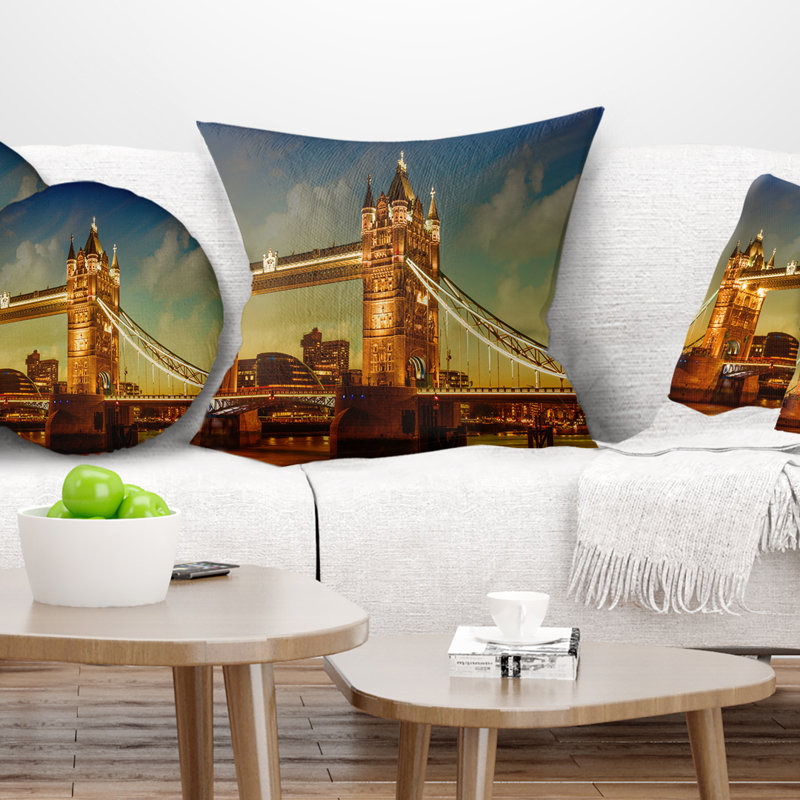 Coussin de tour de pont cityscape, 18 po x 18 po, Coussin décoratif