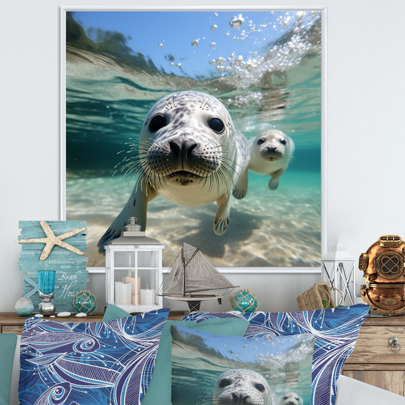 «Marine Whispers», lions de mer en jeu III -  / otarie, Cadre flottant blanc, H 30 po x l 30 po x P 1,5 po