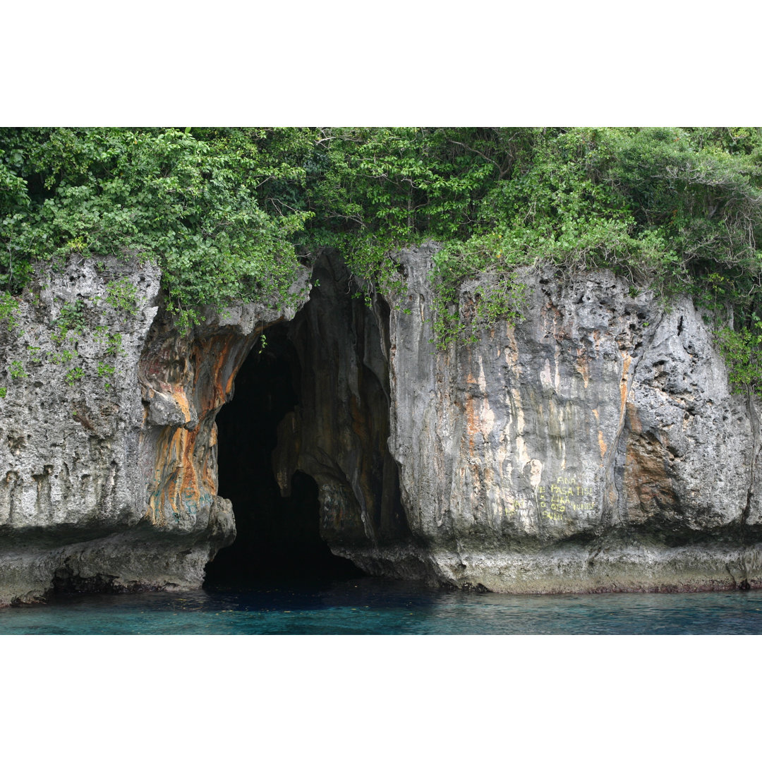 Schwalbenhöhle von Honestmike - Kunstdrucke auf Leinwand ohne Rahmen