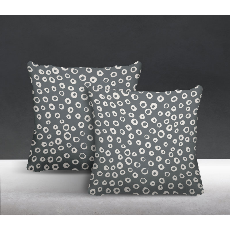 Oreiller carré intérieur / extérieur à pois Tanta, L 19 po x H 19 po, Gris