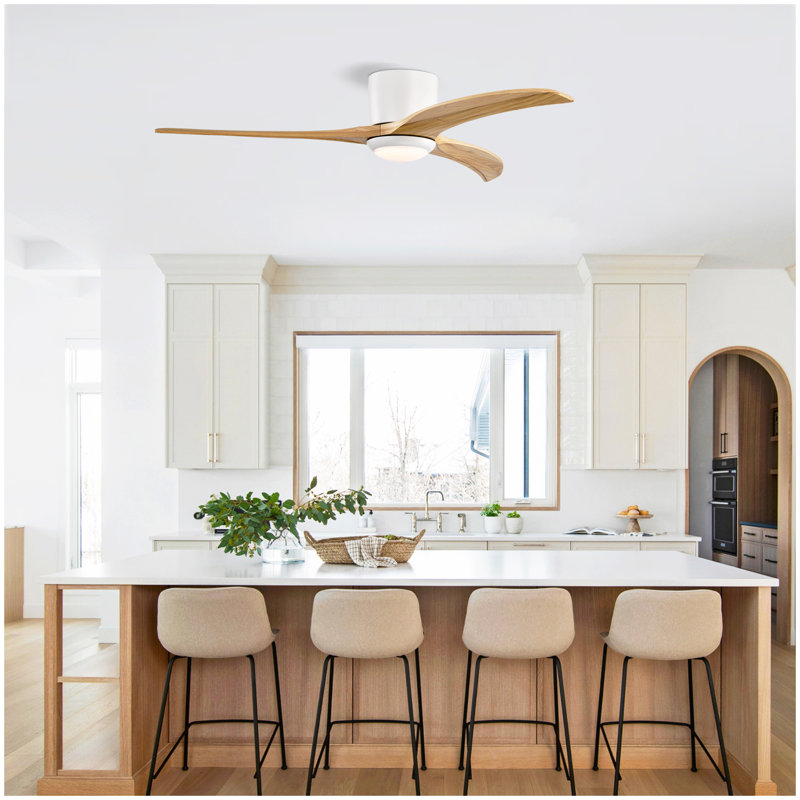 Ventilateur de plafond de 52 po avec pales en bois massif avec lumière avec télécommande, moteur réversible silencieux, 6 vitesses, pour salon de patio, chambre à coucher, intérieur (blanc mat + naturel)
