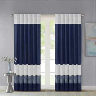 Panneau de rideau Polyoni Pintuck au design élégant, parfait pour contrôler la lumière et améliorer l'esthétique de la pièce