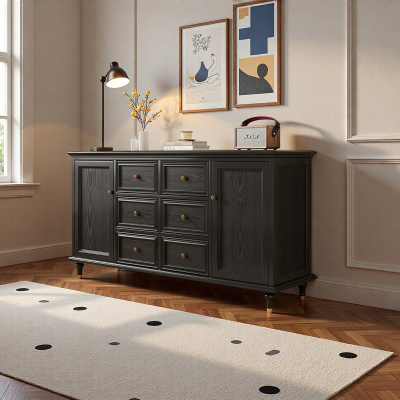 Grande armoire de rangement dans le salon, Noir