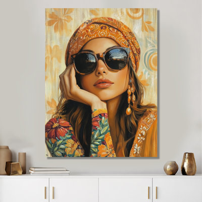 Portrait d'une femme bohème ensoleillée - Grand format, impression sur métal