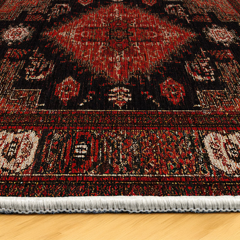 Tapis rouge / noir en coton à imprimé machine Guria, Rectangle 5 pi 3 po x 6 pi 7 po