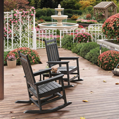 2 chaises berçantes en PEHD avec table d'appoint