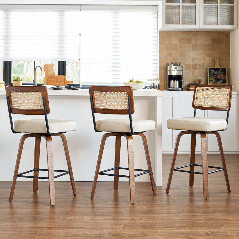 Ensemble de 3 tabourets de bar pivotants à hauteur de comptoir, tabourets de bar modernes de style Mid-Century avec dossier en rotin, tabourets d'îlot de cuisine en bois massif d'une hauteur de siège de 27 pouces, chaises de bar rembourrées en similicuir beige