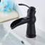Robinet pour salle de bain à poignée simple avec plaque de pont et ensemble de drain-93398395