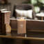 Grande bougie sablier WoodWick® Praline-100738076