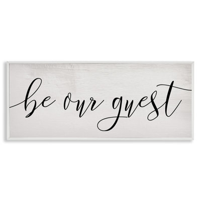 «Be our invité», typographie d'aspect bois blanc, estampe numérique encadrée par Daphne Polselli