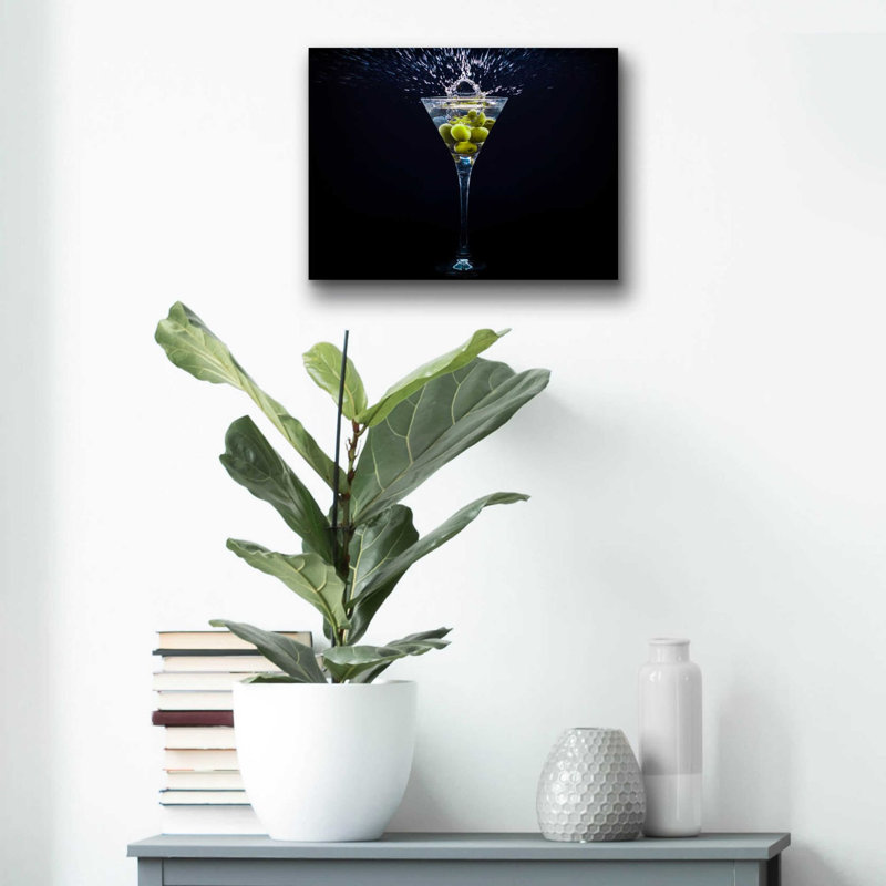 «Dirty Martini Splash» par Epic Portfolio, art mural en verre acrylique, H 12 po x l 16 po x P 0,13 po
