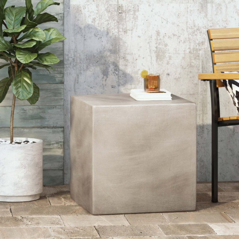 Table d'appoint d'extérieur légère et durable MGO, pour le patio et la terrasse avec un design moderne et un entretien facile