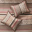 Literie traditionnelle rouge avec courtepointe et coussins 5 pièces, broderie double / grand