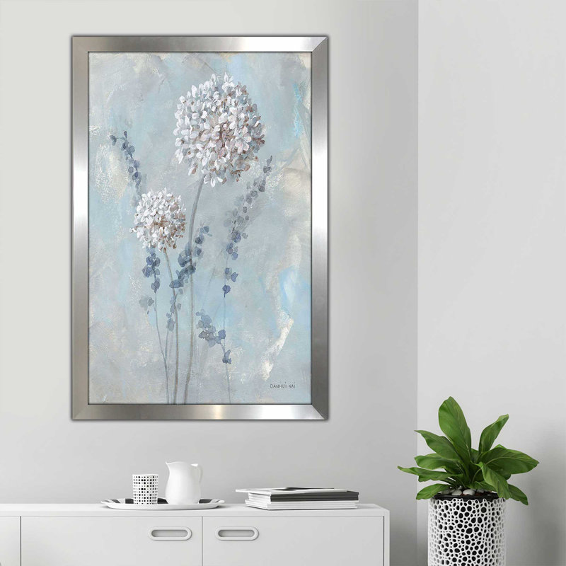 Airy Blooms I par Danhui Nai - Peinture, Encadrement argenté, H 39,5 po x l 27,5 po x P 0,75 po